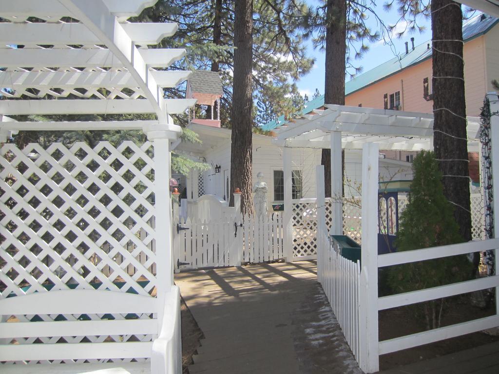 Tahoe Chalet Inn, The Theme Inn Lake Tahoe Exterior photo