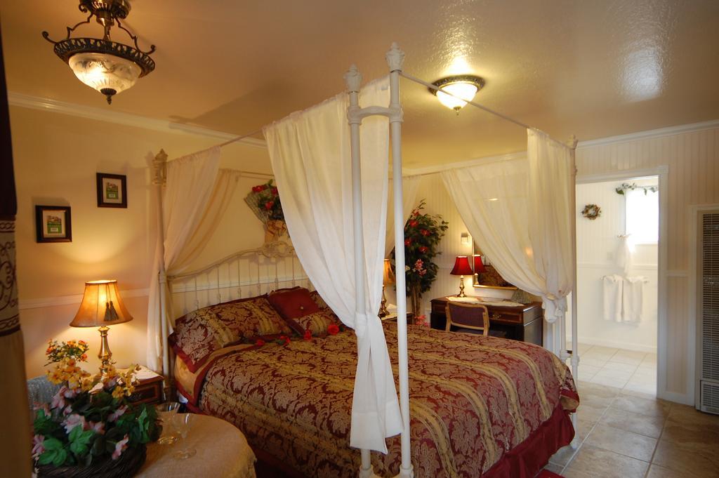 Tahoe Chalet Inn, The Theme Inn Lake Tahoe Room photo