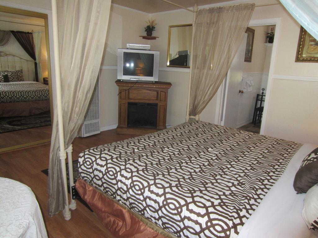 Tahoe Chalet Inn, The Theme Inn Lake Tahoe Room photo
