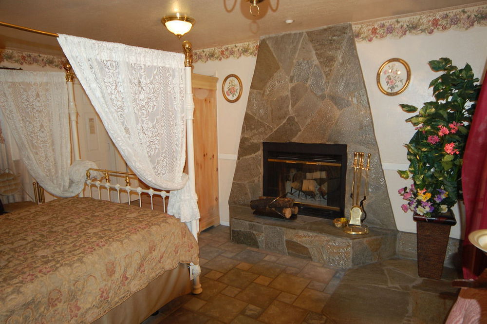 Tahoe Chalet Inn, The Theme Inn Lake Tahoe Room photo